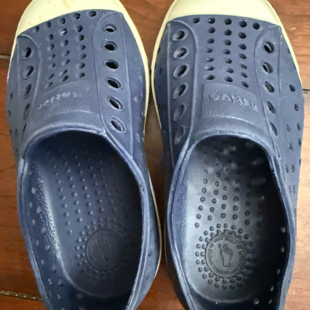 Native Jefferson Blue and White Water Shoes Slip-On‎